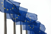 Cờ của Liên minh u Châu bên ngoài tòa nhà Ủy ban u Châu ở Brussels, Bỉ, vào ngày 24/10/2014. (Ảnh: Carl Court/Getty Images)