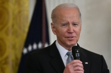 Tổng thống Joe Biden trình bày trong một buổi tiệc chiêu đãi Nowruz tại Phòng Đông của Tòa Bạch Ốc ở Hoa Thịnh Đốn, hôm 20/03/2023. (Ảnh: Richard Pierrin/AFP qua Getty Images)