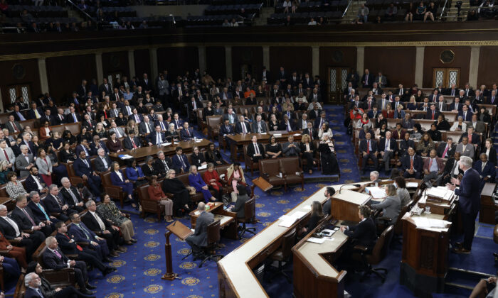 Chủ tịch Hạ viện Kevin McCarthy (Cộng Hòa-California) trình bày diễn văn sau khi được bầu làm Chủ tịch Hạ viện, tại Tòa nhà Capitol Hoa Kỳ ở Hoa Thịnh Đốn hôm 07/01/2023. (Ảnh: Anna Moneymaker/Getty Images)