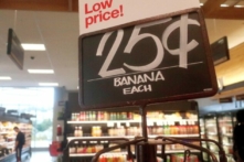 Người dân mua sắm tại một cửa hàng Target ở Los Angeles, California, hôm 13/02/2023. (Ảnh: Mario Tama/Getty Images)