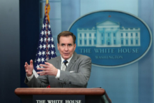 Ông John Kirby, Điều phối viên Truyền thông Chiến lược của Hội đồng An ninh Quốc gia trong Tòa Bạch Ốc, trình bày trong một cuộc họp báo tại Tòa Bạch Ốc hôm 12/01/2023. (Ảnh: Kevin Dietsch/Getty Images)