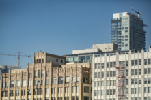 Các tòa nhà chung cư ở Los Angeles, California, hôm 06/01/2021. (Ảnh: John Fredricks/The Epoch Times)