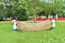 Nếu giữ được một trái tim thiện lương, quý vị sẽ bao dung hơn; nếu biết nghĩ nhiều hơn cho người khác, quý vị sẽ có thể buông bỏ những oán hận trong lòng. (Ảnh: Tăng Yến Quân / Epoch Times)