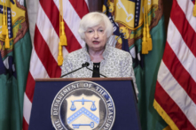 Bộ trưởng Ngân khố Janet Yellen nhận xét trong một cuộc họp báo tại Bộ Ngân khố ở Hoa Thịnh Đốn, hôm 28/07/2022. (Ảnh: Win McNamee/Getty Images)