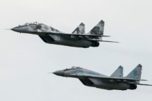 Chiến đấu cơ MIG-29 bay qua căn cứ không quân ở Vasylkiv, Ukraine, trong một bức ảnh tư liệu. (Ảnh: Gleb Garanich/Reuters)