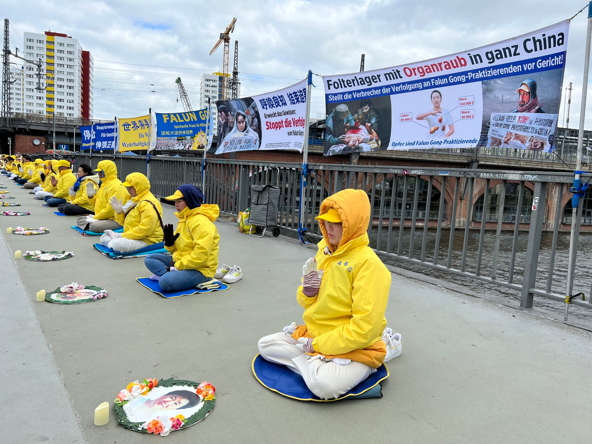 Kỷ niệm Đại thỉnh nguyện: Nhiều người dân Đức ủng hộ các học viên Pháp Luân Công