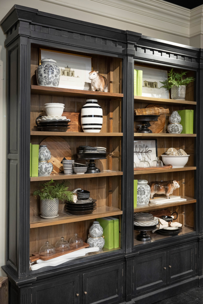 Với một chút sáng tạo và cố gắng, bạn có thể biến giá sách của mình trở thành một điểm nhấn tuyệt đẹp ở bất cứ căn phòng nào trong ngôi nhà của mình. (Ảnh: Handout/TNS)