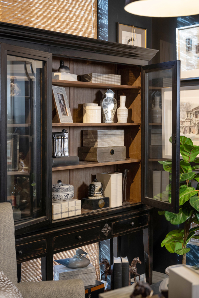 Tạo kiểu cho giá sách là một cách thú vị và bổ ích để thêm dấu ấn riêng vào việc trang trí ngôi nhà của bạn. (Ảnh: Handout/TNS)