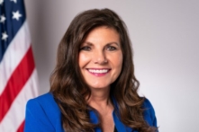 Dân biểu Diana Harshbarger (Cộng Hòa-Tennessee) trong bức ảnh chân dung quốc hội chính thức của bà. (Ảnh: Hạ viện Hoa Kỳ)