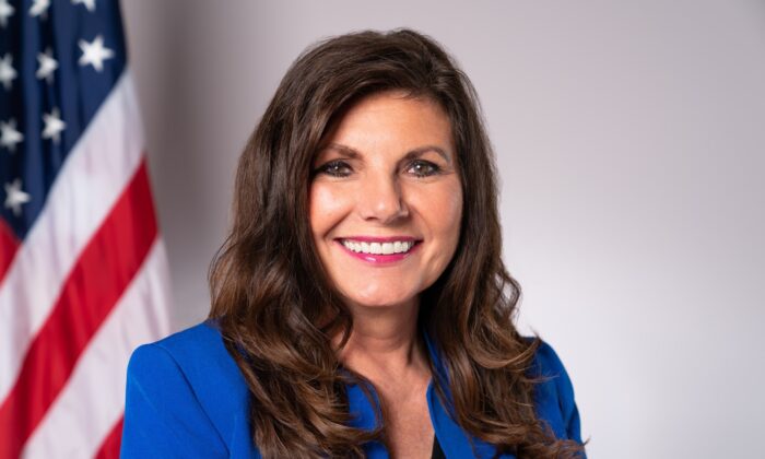 Dân biểu Diana Harshbarger ủng hộ cựu TT Trump: ‘Chúng ta có thể quay trở lại với các giá trị bảo tồn truyền thống’