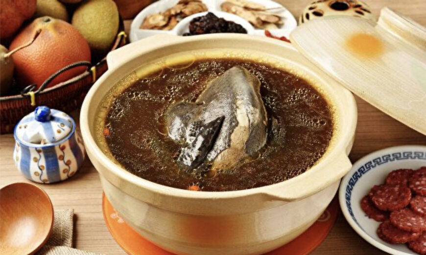 Bốn công thức nấu canh gà không những mang lại hương vị thơm ngon cho gia đình mà còn có công dụng chống bạc tóc và dưỡng khí huyết.