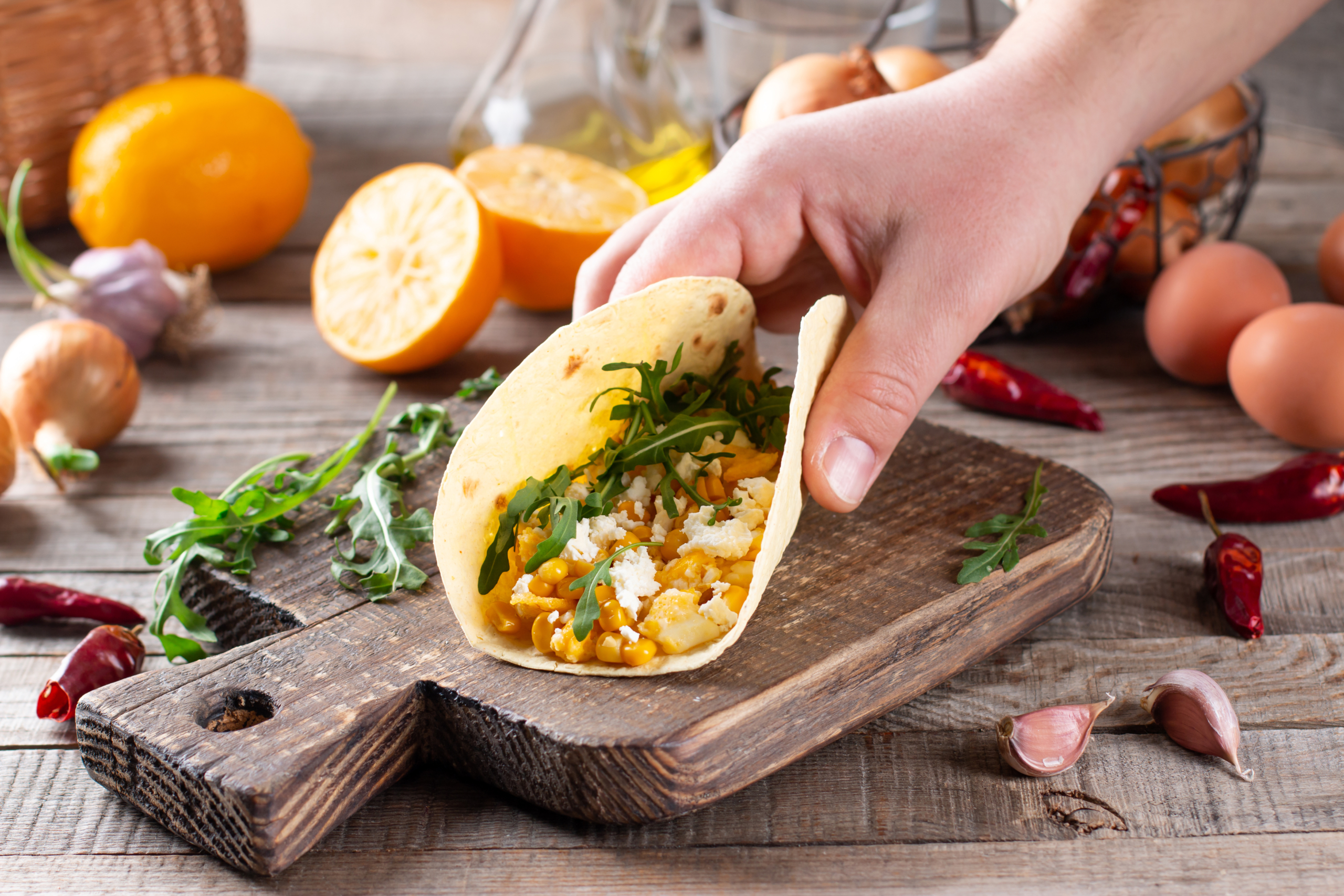 Bánh cuộn cơm cũng là một cách tuyệt vời để dùng hết thức ăn thừa. (Ảnh: Shutterstock)