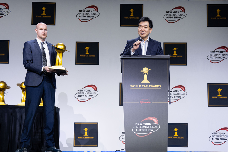 Chiếc xe đạt giải Thiết kế Xe hơi Thế giới của năm 2023 (2023 World Car Design of the Year) là IONIQ 6 của Hyundai! (Ảnh: Đới Binh / Epoch Times)