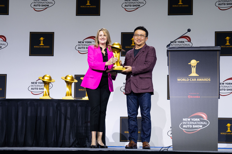 Chiếc Kia EV6 GT đã đạt giải Xe Hiệu suất Thế giới của năm 2023 (2023 World Performance Car award). (Ảnh: Đới Binh / Epoch Times)