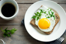 Cholesterol rất cần thiết cho chức năng hoạt động và phát triển của của bộ não và hệ thần kinh. (Ảnh:Oksana Mizina/shutterstock)