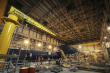 Phòng tuabin của nhà máy điện hạt nhân Olkiluoto 3 ‘OL3’ đang được xây dựng ở Eurajoki, tây nam Phần Lan, vào ngày 23/03/2011. (Ảnh: Lehtikuva, Antti Aimo-Koivisto/AP Photo)