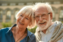 Không còn nghi ngờ gì nữa, điều khiến người Mỹ thông thường cảm thấy đau ốm là sự mất kết nối về mặt Tâm hồn. (Kostiantyn Voitenko/Shutterstock)