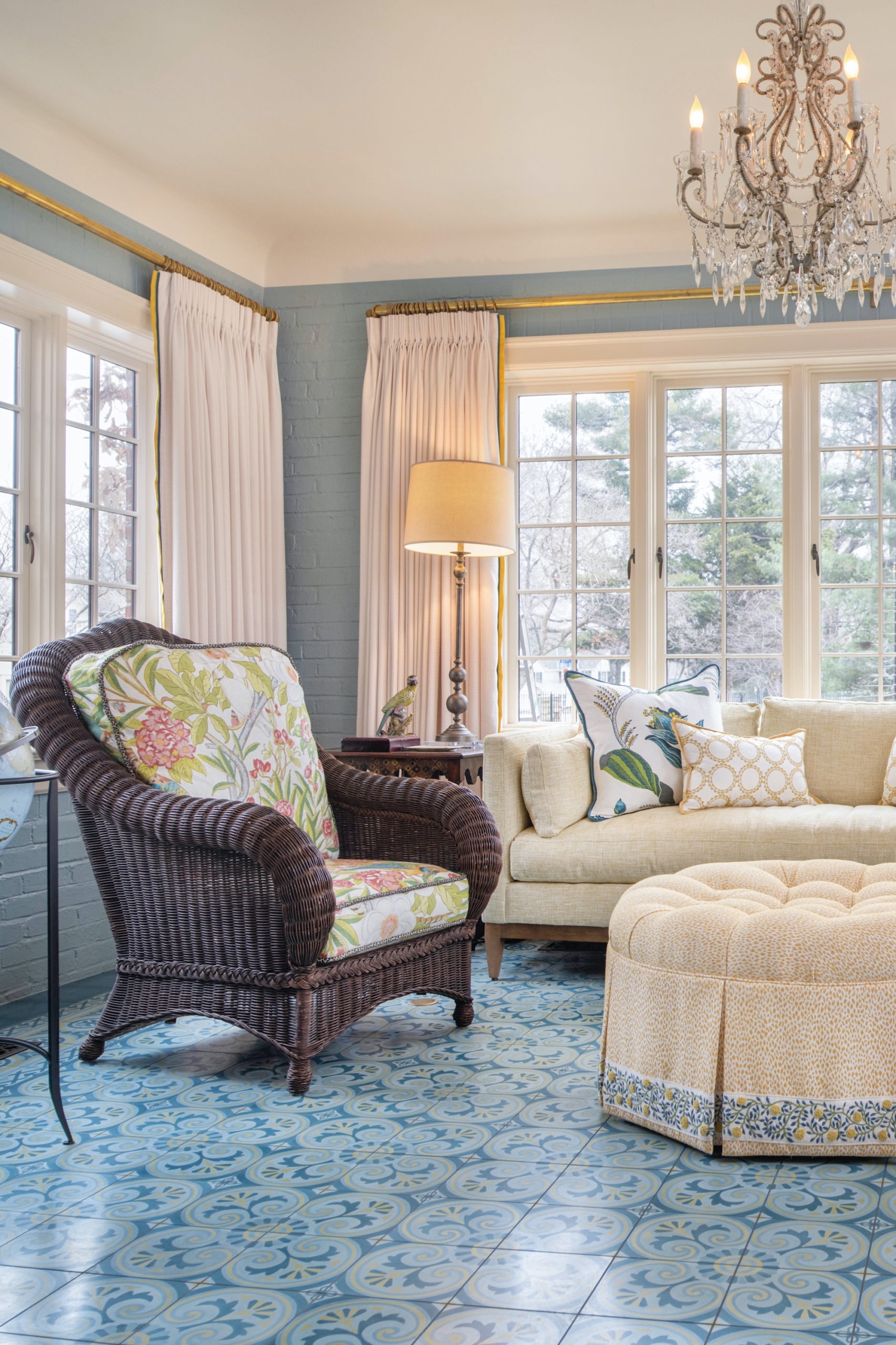 Phòng tắm nắng tràn ngập ánh sáng, cũng như mang đậm phong cách New Traditional. (Ảnh: Handout/TNS)