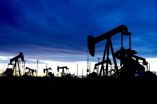 Đập Hoover cung cấp nước cho Nevada, Arizona, và miền Nam California, nơi hoạt động khoan dầu đóng góp cho nền kinh tế của tiểu bang hôm 16/01/2023. (Ảnh: Allan Stein/The Epoch Times)