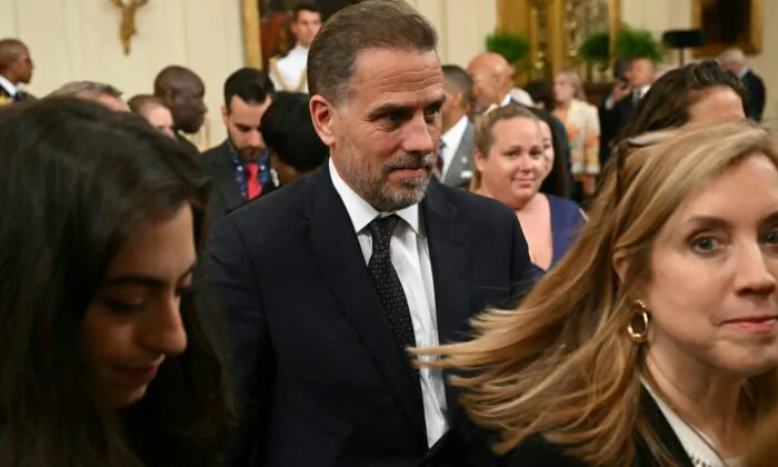 Ông Hunter Biden, con trai của Tổng thống Joe Biden, tham dự buổi lễ trao Huân chương Tự do của Tổng thống, vinh dự dân sự cao quý nhất của quốc gia, trong buổi lễ vinh danh 17 người nhận, tại Phòng phía Đông của Tòa Bạch Ốc ở Hoa Thịnh Đốn, vào ngày 07/07/2022. (Ảnh: Saul Loeb/AFP qua Getty Images)