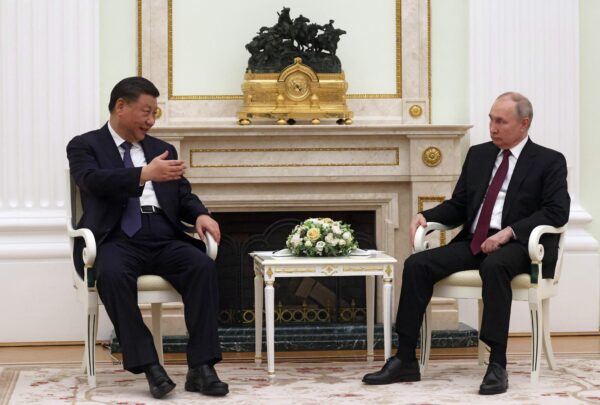 Tổng thống Nga Vladimir Putin gặp nhà lãnh đạo Trung Quốc Tập Cận Bình tại Điện Kremlin ở Moscow, hôm 20/03/2023. (Ảnh: Sergei Karpukhin/SPUTNIK/AFP qua Getty Images)
