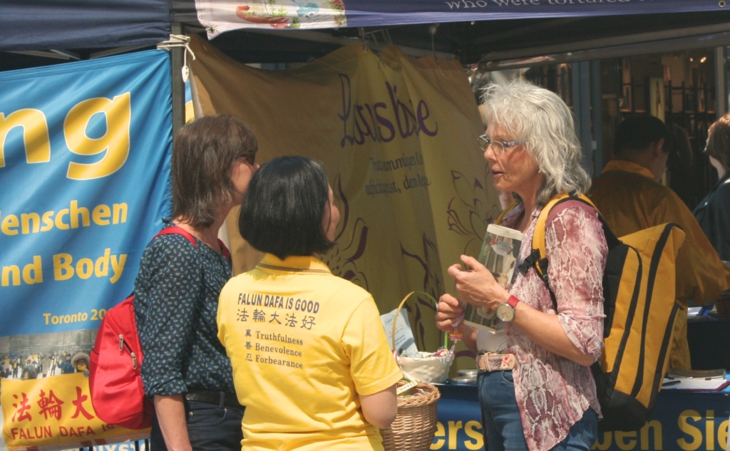 Lễ kỷ niệm Ngày Pháp Luân Đại Pháp Thế Giới tại thành phố Düsseldorf, Đức