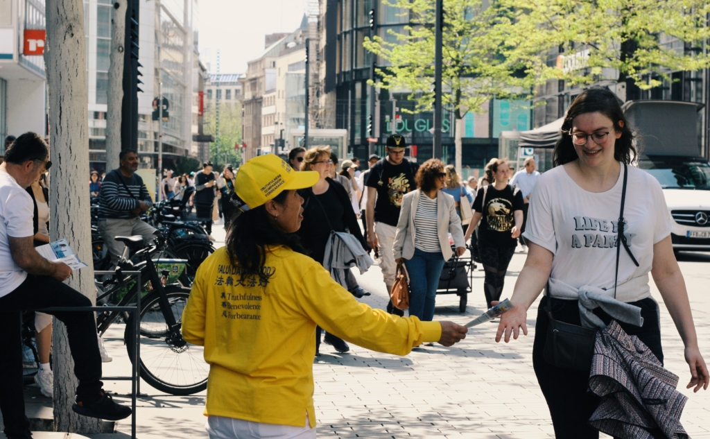 Lễ kỷ niệm Ngày Pháp Luân Đại Pháp Thế Giới tại thành phố Düsseldorf, Đức