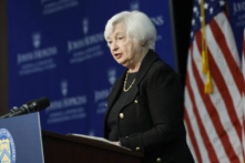 Bộ trưởng Ngân khố Janet Yellen diễn thuyết tại Trường Nghiên cứu Quốc tế Cao cấp (SAIS) thuộc Đại học Johns Hopkins ở Hoa Thịnh Đốn, hôm 20/04/2023. (Ảnh: Anna Moneymaker/Getty Images)