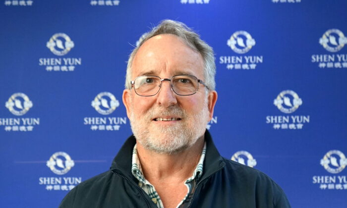 Ông Phillip Anderson Cựu sĩ quan Hải quân