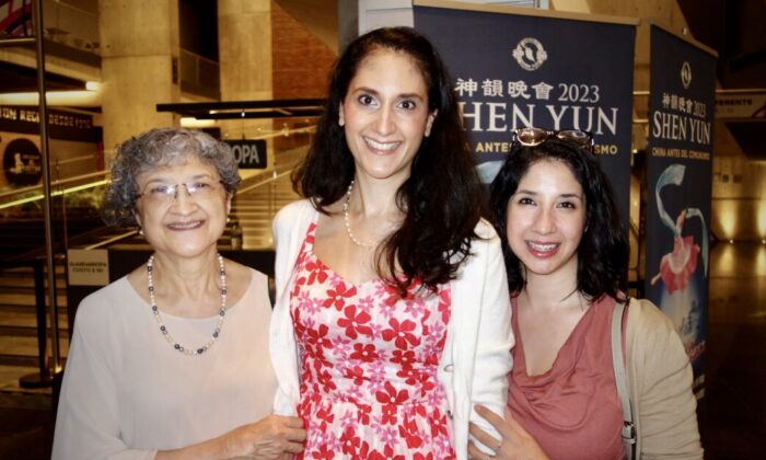 Một vị Tổng biên tập: Shen Yun ‘cảm động, tràn đầy hy vọng’ và triển hiện những giá trị lớn lao hơn