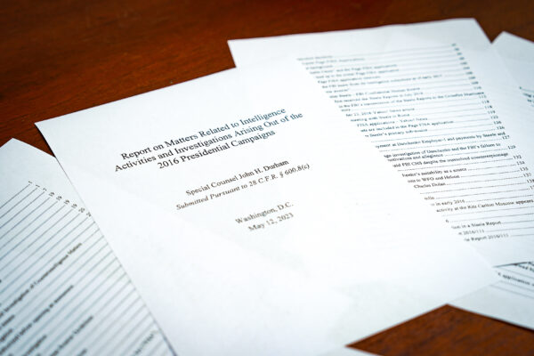 Các trang từ báo cáo của ông Durham, một tập báo cáo do The Epoch Times thu thập được. (Ảnh: Samira Bouaou/The Epoch Times)