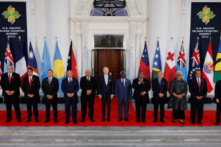 Tổng thống Hoa Kỳ Joe Biden (giữa) và các nhà lãnh đạo từ khu vực Quần đảo Thái Bình Dương chụp ảnh tại sảnh North Portico của Tòa Bạch Ốc vào ngày 29/09/2022. (Ảnh: Chip Somodevilla/Getty Images)