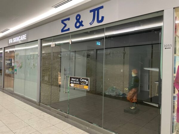 Đơn vị được Công an Nam Thông liệt kê là quầy dịch vụ ở hải ngoại, bên trong Trung tâm Aberdeen ở Richmond, British Columbia, hôm 13/01/2023. (Ảnh: Iris Liang/The Epoch Times)