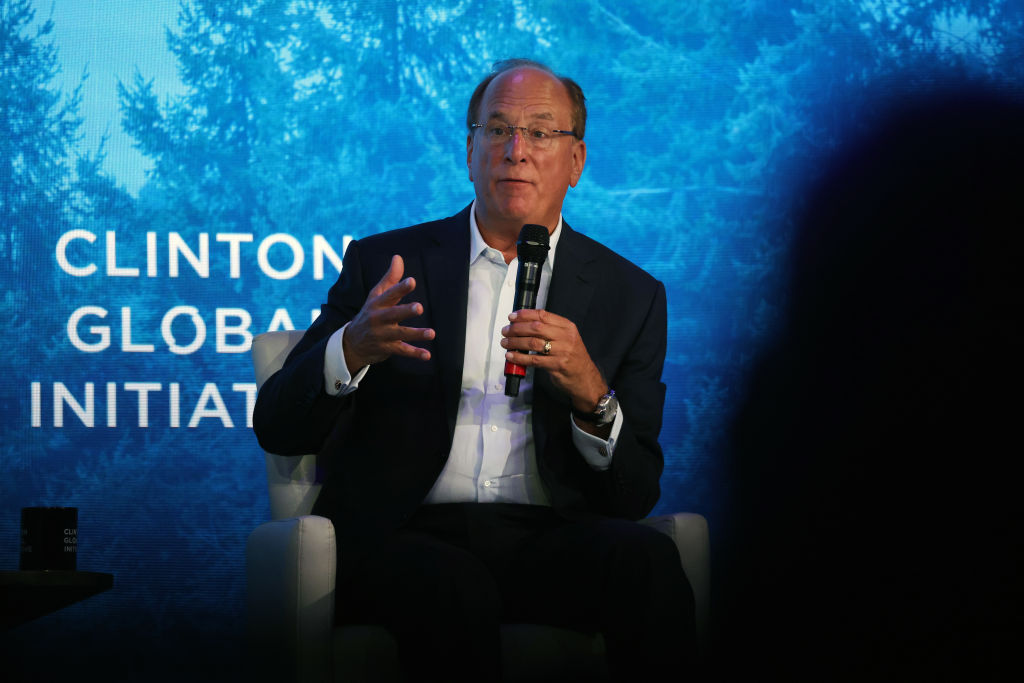Giám đốc điều hành BlackRock, ông Larry Fink, nói tại một diễn đàn trong lễ khai mạc Sáng kiến Toàn cầu Clinton (CGI), một cuộc họp của các nhà lãnh đạo quốc tế tại thành phố New York hôm 19/09/2022. (Ảnh: Spencer Platt/Getty Images)