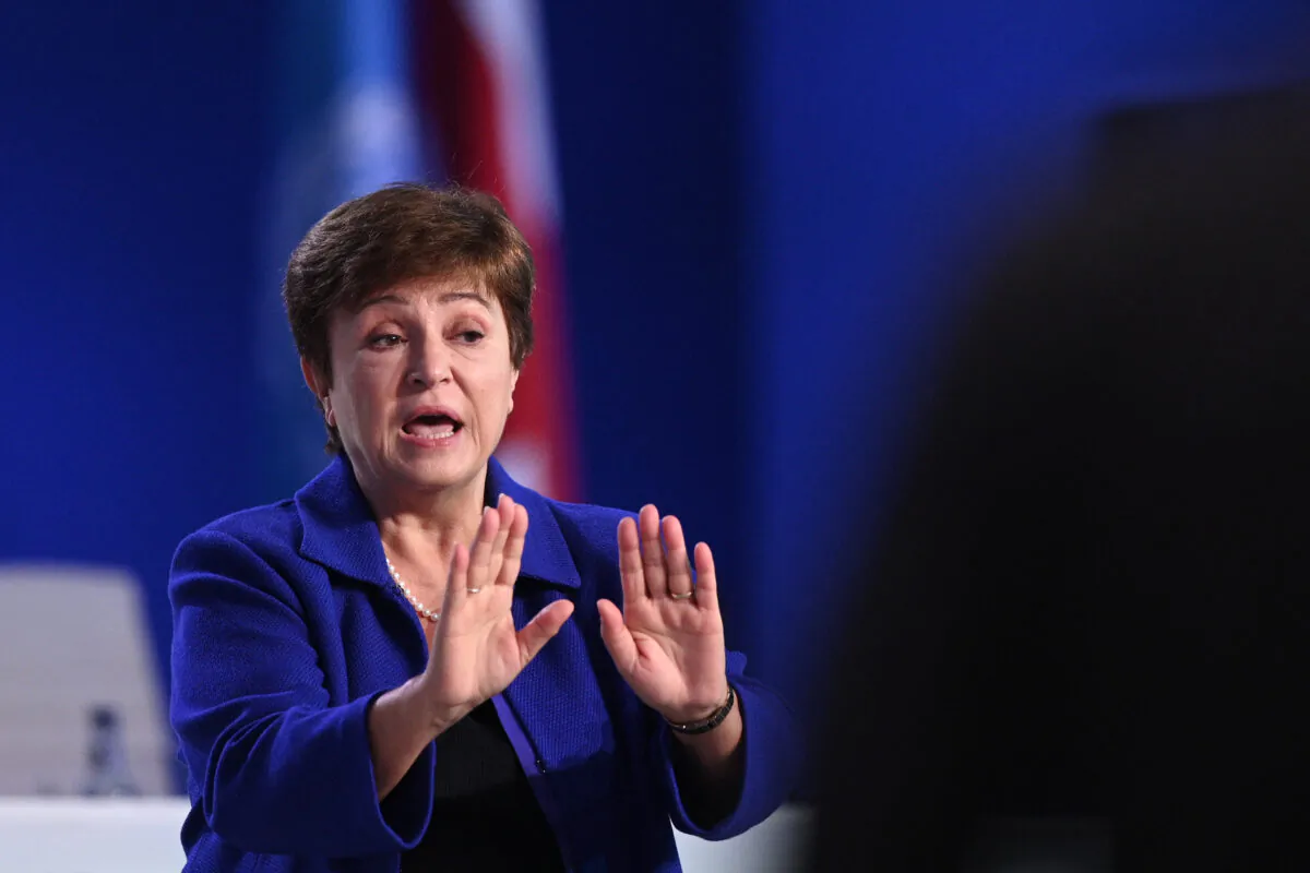 Giám đốc điều hành IMF Kristalina Georgieva nói trong một cuộc thảo luận nhóm tại hội nghị thượng đỉnh ở Glasgow, Scotland, vào ngày 03/11/2021. (Ảnh: Daniel Leal/AFP qua Getty Images)
