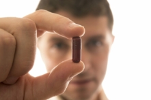 Thuốc ức chế proton (PPI) có thể che lấp triệu chứng và tạo ra triệu chứng mới. (Ảnh: OcusFocus/iStock)