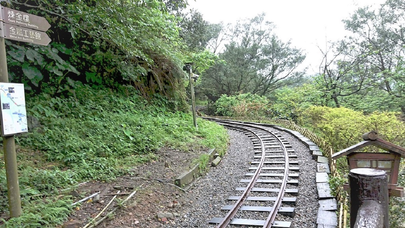 Đường sắt khai thác mỏ. (Ảnh: Vương Tri Hàm/Epoch Times)