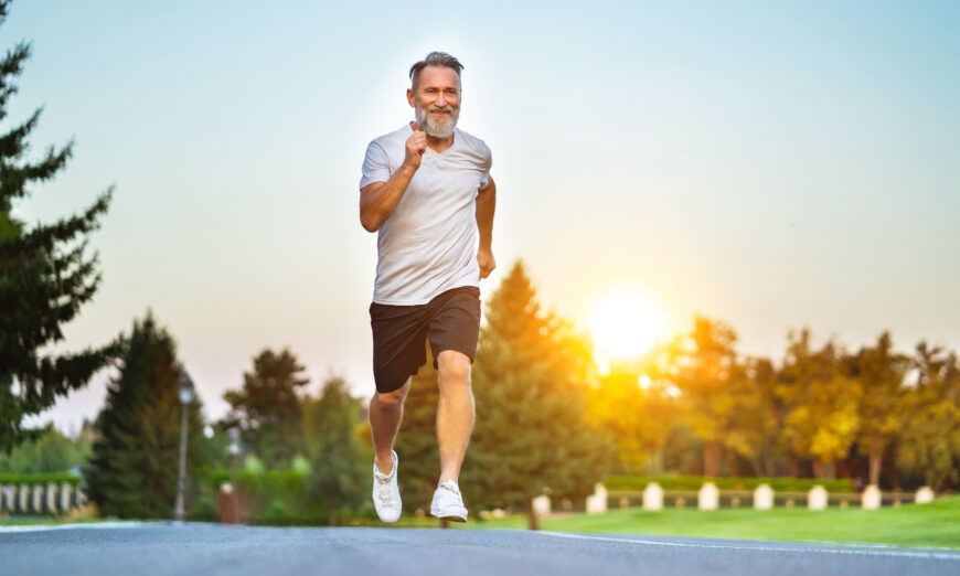 Tuổi tác không phải là nguyên nhân chủ yếu khiến testosterone thấp. (Ảnh: WeAre/Shutterstock)