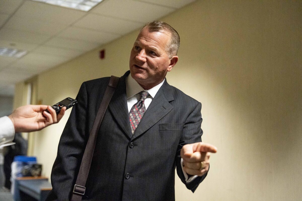 Dân biểu Troy Nehls (Cộng Hòa-Texas), Thành viên Đảng Cộng Hòa của Ủy ban Tư pháp Hạ viện, tham dự phiên điều trần thực địa “Nạn nhân của Tội phạm Bạo lực ở Manhattan” của ủy ban này tại Tòa nhà Liên bang Jacob K. Javits ở Thành phố New York, hôm 17/04/2023. (Ảnh: Chung I Ho/The Epoch Times)