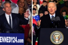 Ông Robert F. Kennedy Jr. (bên trái) diễn thuyết trong một sự kiện vận động tranh cử để khởi động cuộc tranh cử tổng thống năm 2024 của ông tại Boston Park Plaza ở Boston, Massachusetts, hôm 19/04/2023. (Ảnh: Joseph Prezioso/AFP qua Getty Images); Tổng thống Joe Biden (bên phải) nói chuyện trước đám đông trong một sự kiện kỷ niệm tại Nhà thờ St. Muredach ở Ballina, Ireland, hôm 14/04/2023. (Ảnh: Leon Neal/Getty Images)