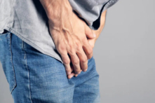 Tập thể dục đóng một vai trò quan trọng trong việc duy trì sức khỏe tuyến tiền liệt, đặc biệt là các bài tập kích thích lưu thông máu ở các cơ vùng chậu. (Ảnh: Fantastic Studio/Shutterstock)