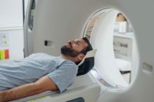 Một số nghiên cứu nhỏ nhưng hứa hẹn cho thấy các chất chống oxy hóa có thể giúp giảm tổn thương DNA do bức xạ từ các xét nghiệm hình ảnh y học. (Ảnh: LStockStudio/Shutterstock)