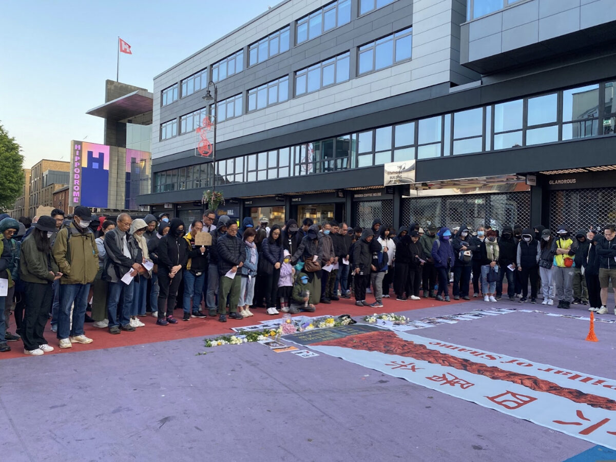 Vào ngày 04/06, hơn 100 người Hồng Kông đã tham gia lễ tưởng niệm vụ thảm sát Thiên An Môn ở Birmingham, Anh. (Ảnh: Connie Yuen/The Epoch Times)