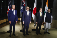 (Từ trái qua phải) Tổng thống Hoa Kỳ Joe Biden, Thủ tướng Úc Anthony Albanese, Thủ tướng Nhật Bản Fumio Kishida, và Thủ tướng Ấn Độ Narendra Modi tổ chức cuộc họp Bộ Tứ bên lề hội nghị thượng đỉnh G-7, tại khách sạn Grand Prince ở Hiroshima, miền tây Nhật Bản, hôm 20/05/2023. (Ảnh: Jonathan Ernst/Pool Photo qua AP)