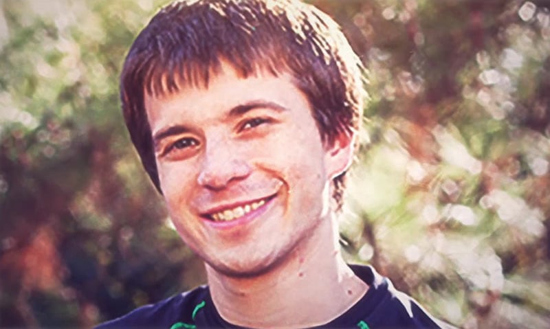 Vào năm 2022, các thí nghiệm về virus của nhà sinh học phân tử người Mỹ Thomas Laughlin đã khám phá ra bí mật về cách thức virus vượt qua hệ thống miễn dịch của tế bào. (Ảnh chụp màn hình video “Bí ẩn chưa có lời giải”)