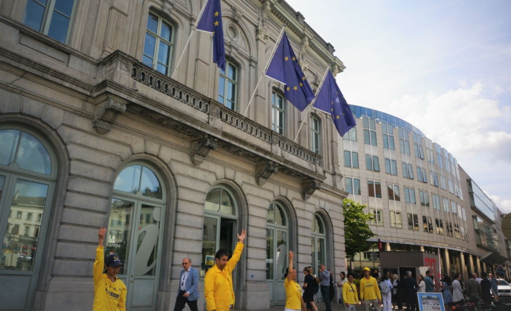 Thỉnh nguyện trước Nghị viện Âu Châu: ‘Cuộc diệt chủng lạnh’ cần phải được ngăn chặn trước khi quá trễ