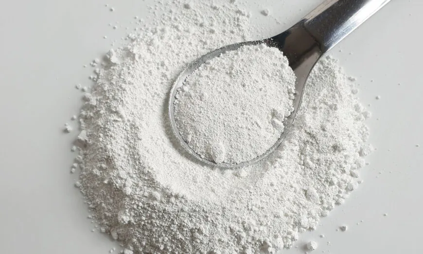 Titanium dioxide đã bị cấm làm chất phụ gia thực phẩm ở Liên minh u Châu kể từ tháng 02/2022, chín tháng sau khi Cơ quan An toàn Thực phẩm u Châu công bố một báo cáo xem đây là chất phụ gia thực phẩm không an toàn.(Ảnh: Meowcyber/Shutterstock)