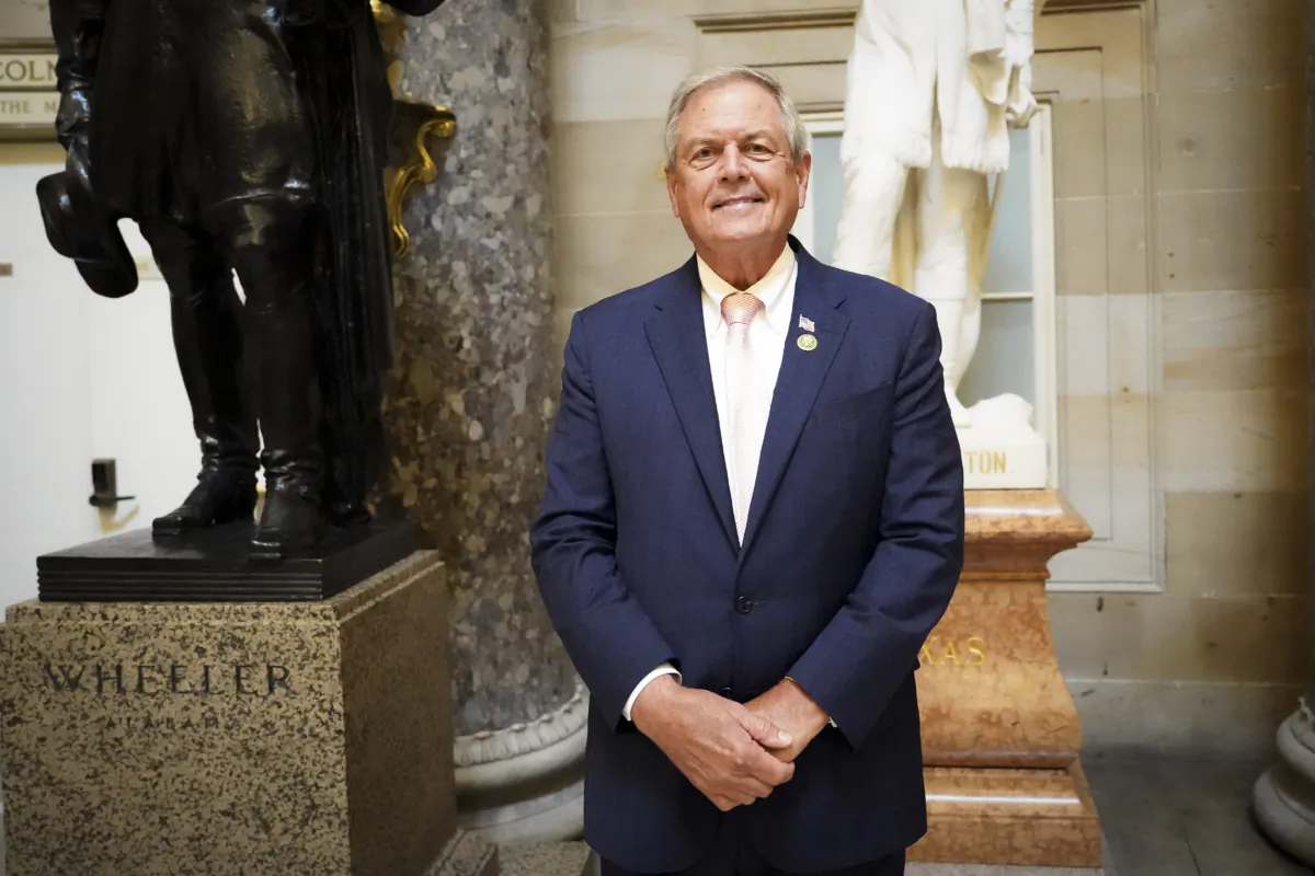 Dân biểu Ralph Norman (Cộng Hòa-South Carolina) chụp ảnh tại Emancipation Hall tại Tòa nhà Quốc hội Hoa Kỳ ở Hoa Thịnh Đốn, hôm 22/06/2023. (Ảnh: Madalina Vasiliu/The Epoch Times)