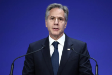 Ngoại trưởng Antony Blinken trình bày trong phiên khai mạc vào ngày đầu tiên của Hội nghị Tái thiết Ukraine tại InterContinental London O2 ở London hôm 21/06/2023. (Ảnh: Henry Nicholls/WPA Pool qua Getty Images)