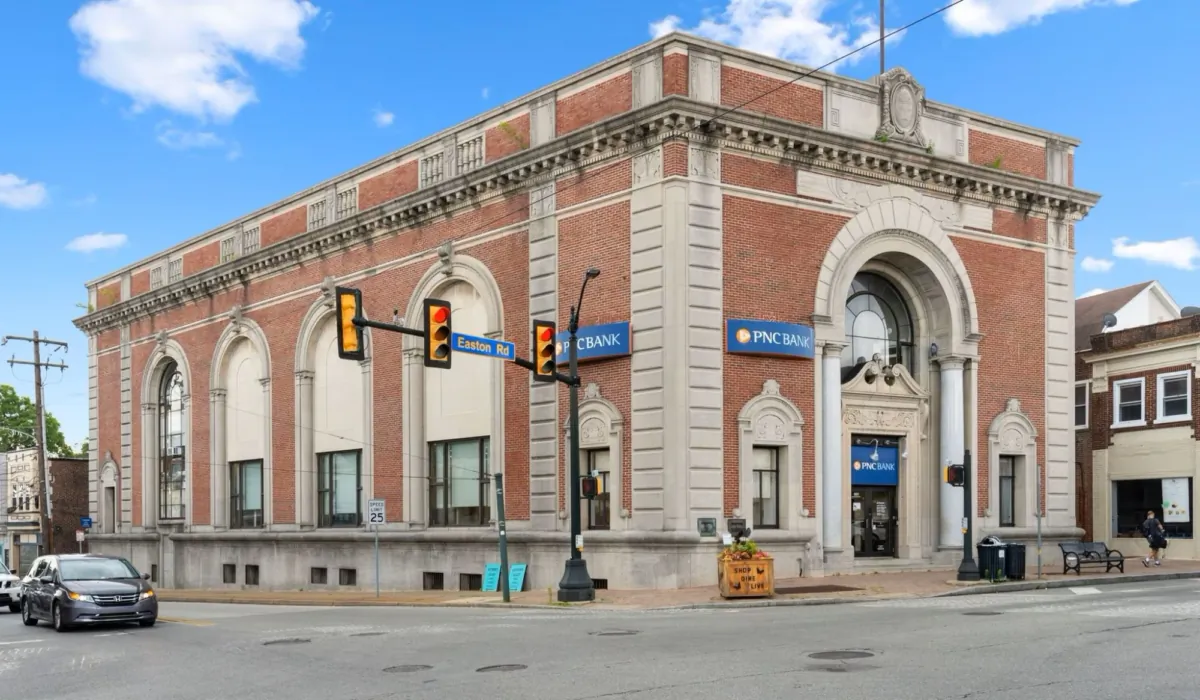 Tòa nhà ngân hàng bỏ trống được rao bán ở Glenside, Pennsylvania, vào tháng 07/2023. (Ảnh: Đăng dưới sự cho phép của Tammy Harrison)